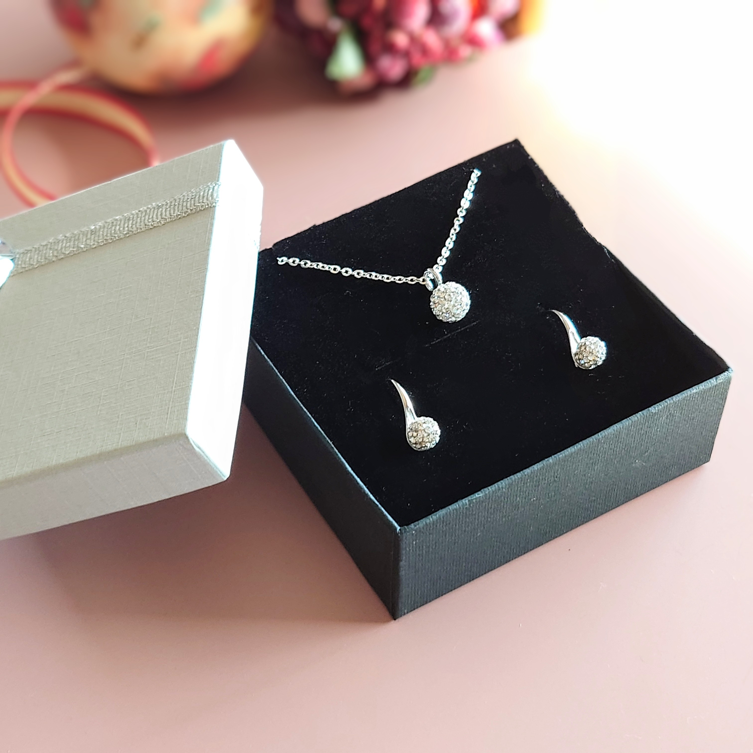 シンプルネックレスとピアスのセット プレゼント クリスマスコフレ