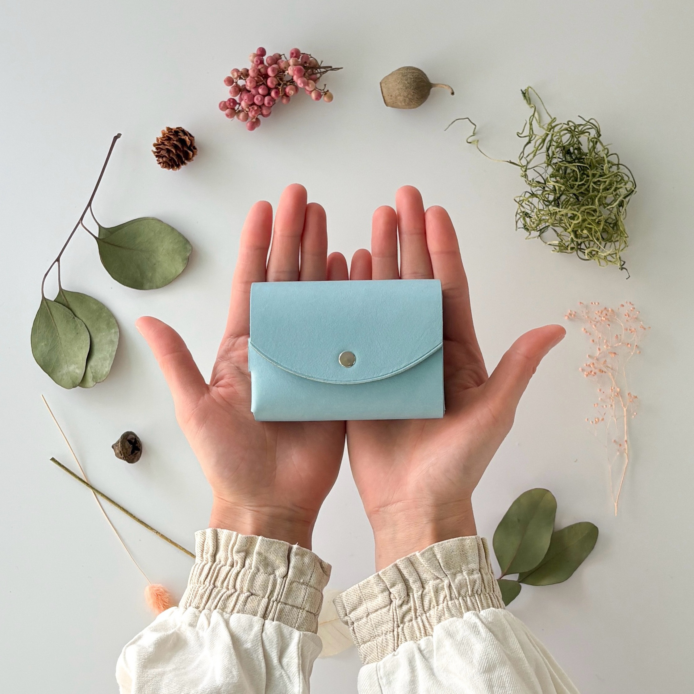 糸をつかわないで作った｢青空の三つ折りサイフ｣