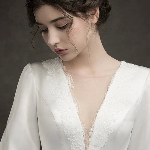 レース 9分袖 シンプル vネック ウェディングドレス 胸元デザイン変更  