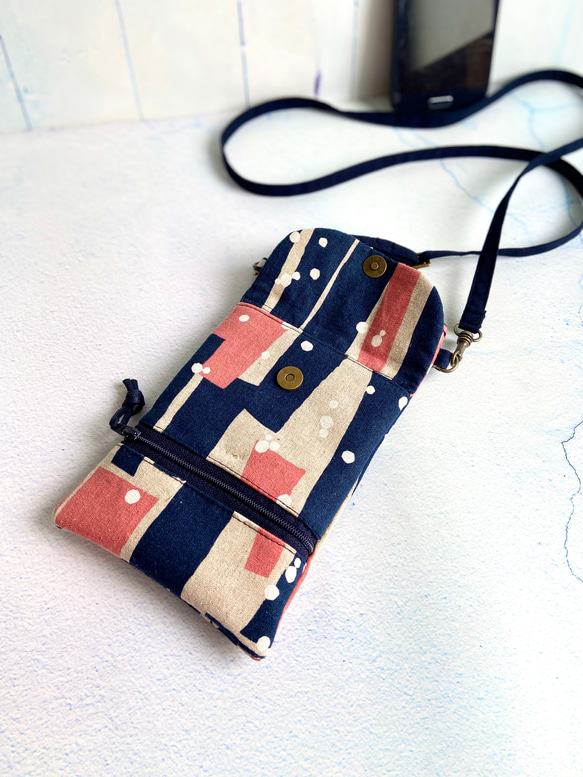 幾何方塊自動分類鈔票零錢手機袋 日本棉布製作 附贈可調式背帶 第3張的照片