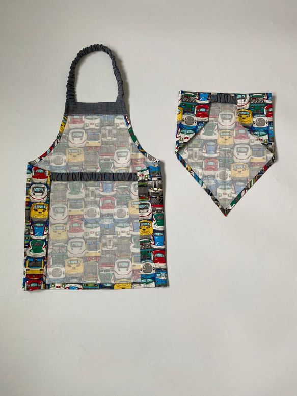 電車フェイス柄⭐︎100〜110子供エプロン、三角巾、巾着の３点セット　 3枚目の画像