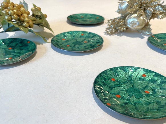 クリスマス七宝焼飾皿⛄ヒイラギ 3枚目の画像