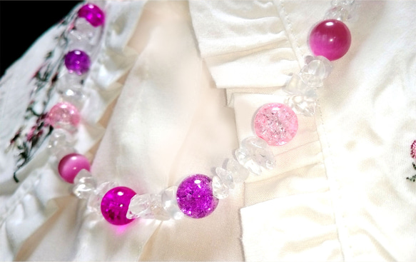 ピンクキャッツアイと白水晶とガラス玉のゆめかわネックレス（天然石・大人のセボンスター・レトロ） 3枚目の画像