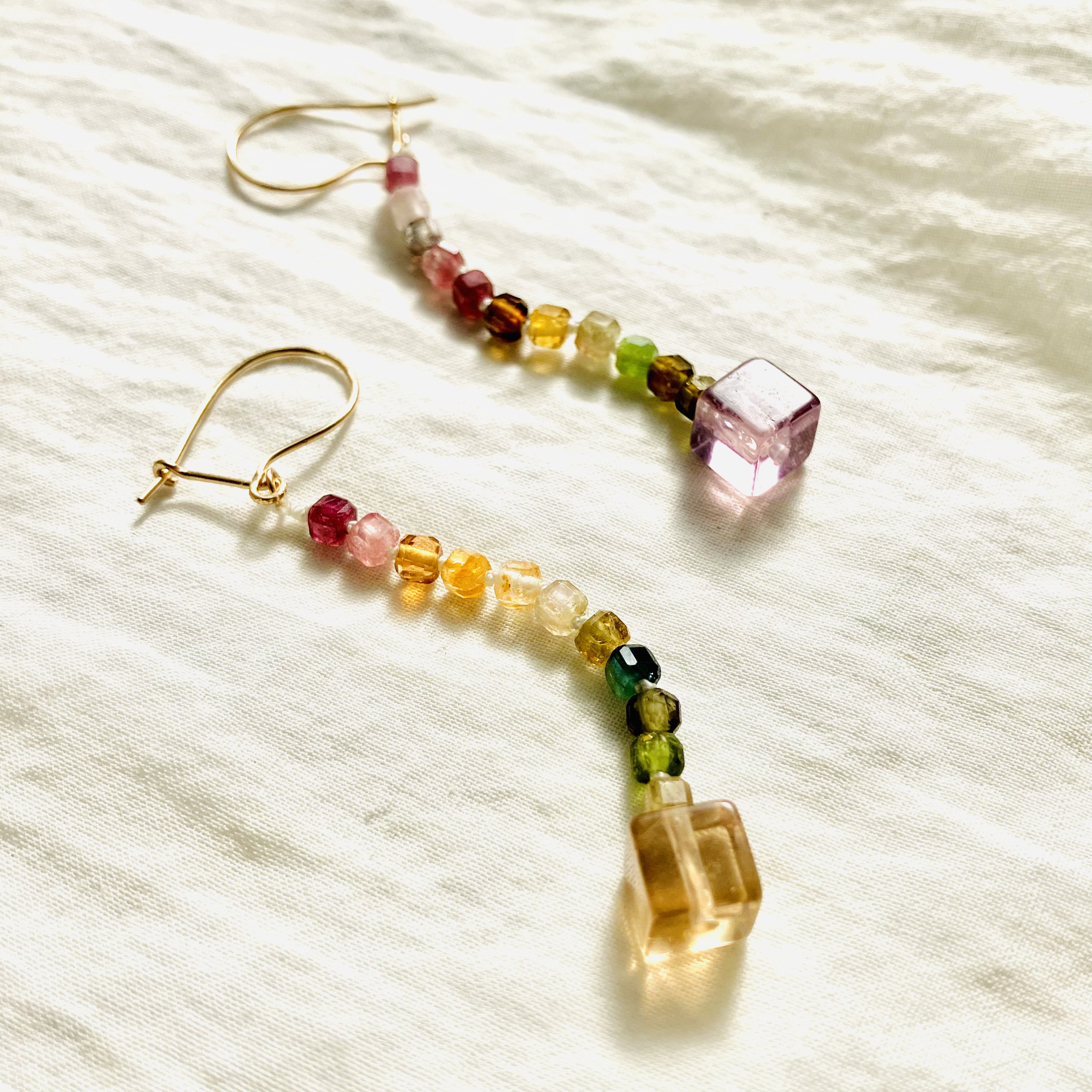 Colorful jelly cube　K１４gfキドニーフック　ロングピアス　　　１点もの