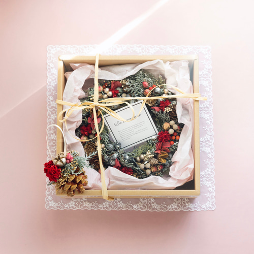 コフレ》雪降るヒノキのクリスマスリース 19cmとオーナメント リース