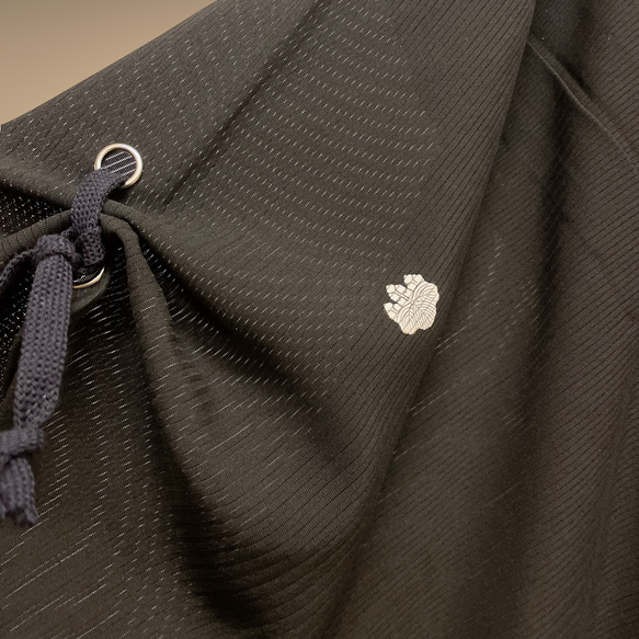 際立つ黒の品格作務衣コート 着物リメイク 羽織 重ね着 アウター 作務衣 撮影 書道家 陶芸 和装コート 黒 N606 15枚目の画像