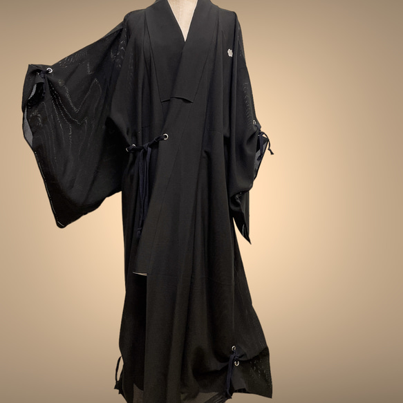 際立つ黒の品格作務衣コート 着物リメイク 羽織 重ね着 アウター 作務衣 撮影 書道家 陶芸 和装コート 黒 N606 18枚目の画像