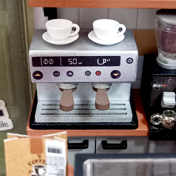 『COFFEE   SHOP』ミニチュアドールハウスの完成品です 6枚目の画像