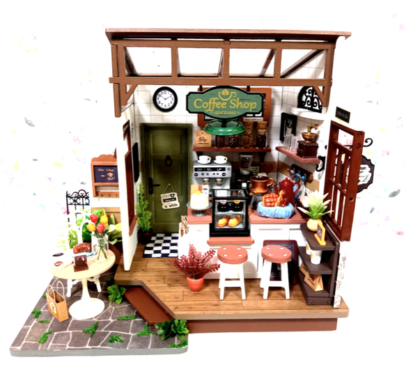 『COFFEE   SHOP』ミニチュアドールハウスの完成品です 1枚目の画像