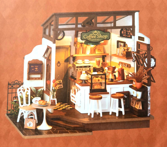 『COFFEE   SHOP』ミニチュアドールハウスの完成品です 18枚目の画像