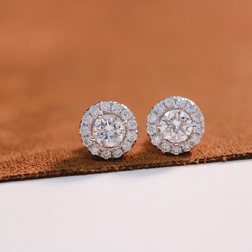 【新品未使用】K18 天然ダイヤモンド　ピアス 天然ダイヤモンドピアス0.6ct k18