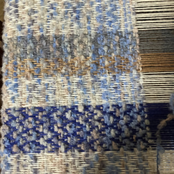 手織り　ふわふわ柔らかマフラー 青とベージュ系 6枚目の画像
