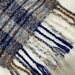 手織り　ふわふわ柔らかマフラー 青とベージュ系 4枚目の画像