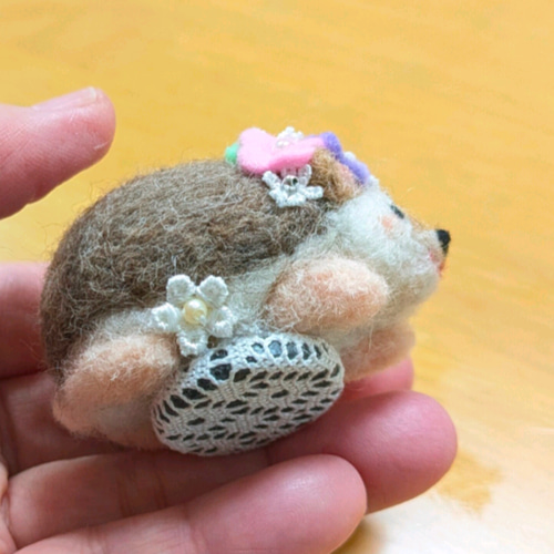 黄色いお花モチーフのかめさん(フレッシュグリーン)羊毛カメのオブジェ