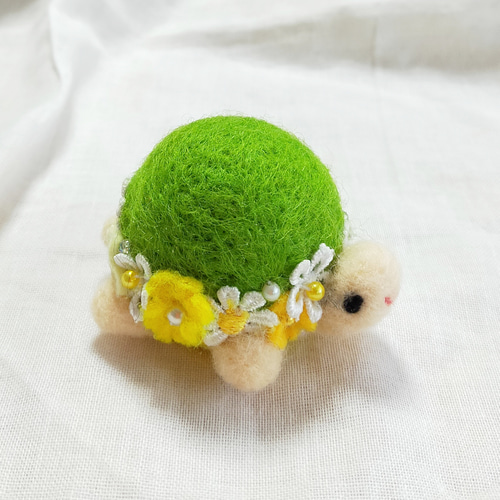 黄色いお花モチーフのかめさん(フレッシュグリーン)羊毛カメのオブジェ