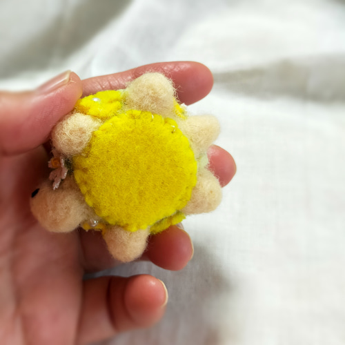 黄色いお花モチーフのかめさん(フレッシュグリーン)羊毛カメのオブジェ