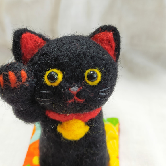 ◾SALE・羊毛で作ったお馴染み和風の招き猫(黒猫)・羊毛フェルト・縁起物・招福・和モダン・猫の置物 1枚目の画像