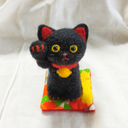 ◾SALE・羊毛で作ったお馴染み和風の招き猫(黒猫)・羊毛フェルト・縁起物・招福・和モダン・猫の置物 2枚目の画像