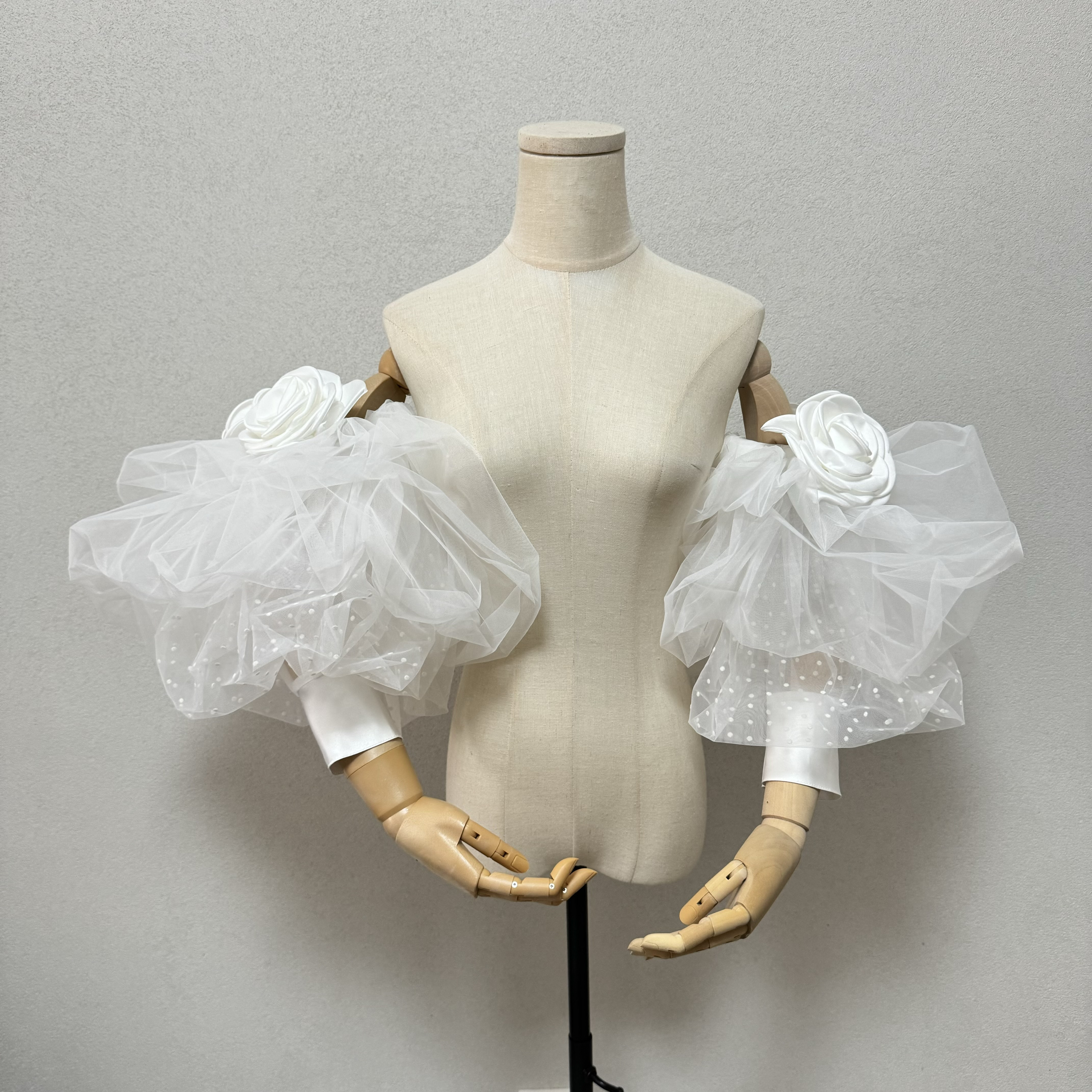 美品！可愛い　ボリューム　立体的な袖　花飾り　エレガント　取り外し可能　お色直しオフショルダー付け袖結婚式