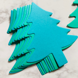 クラフトパンチ ダイカット　クリスマスツリー　グリーン系　2色　カード・アルバム制作等 3枚目の画像