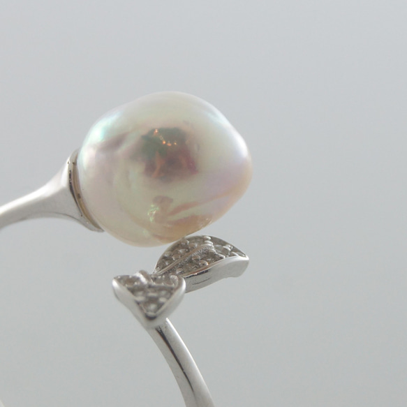 花のつぼみ に見立てた アコヤ真珠 の バロックパール 一粒 フォークリング s925 金属アレルギー対応 6枚目の画像