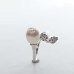 花のつぼみ に見立てた アコヤ真珠 の バロックパール 一粒 フォークリング s925 金属アレルギー対応 2枚目の画像