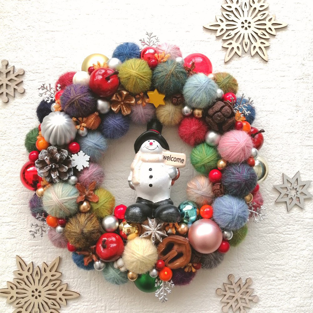 カラフルでにっこり☆毛糸玉のクリスマスリース（中） 毛糸玉