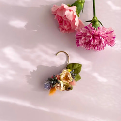 耳飾り「薔薇の園」 1枚目の画像