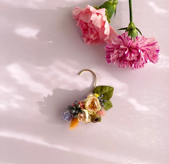 耳飾り「薔薇の園」 1枚目の画像