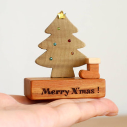 ちょこんと小さなクリスマスツリー　冬の木製季節飾り　国産無垢材使用　＊受注制作　木製置物 1枚目の画像