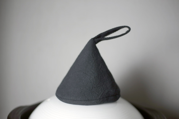 真っ黒な三角鍋つかみ　大サイズ　リネン　麻　ユニセックス　ブラック　キッチン雑貨　シンプル 2枚目の画像