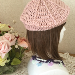 くすみピンクのベレー帽  マーガレットのコサージュ付き 5枚目の画像