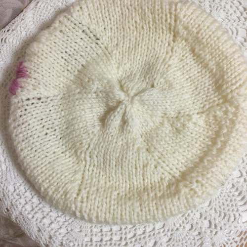 【新品未着用】　お花の刺繍のベレー帽（white） お花の刺繍の白のベレー帽 ベレー帽・ハンチング Marriagebebe