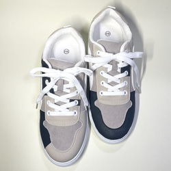 時尚不對稱三色運動鞋（淺灰x白色x黑銀）22.5cm - 25.0cm 第1張的照片