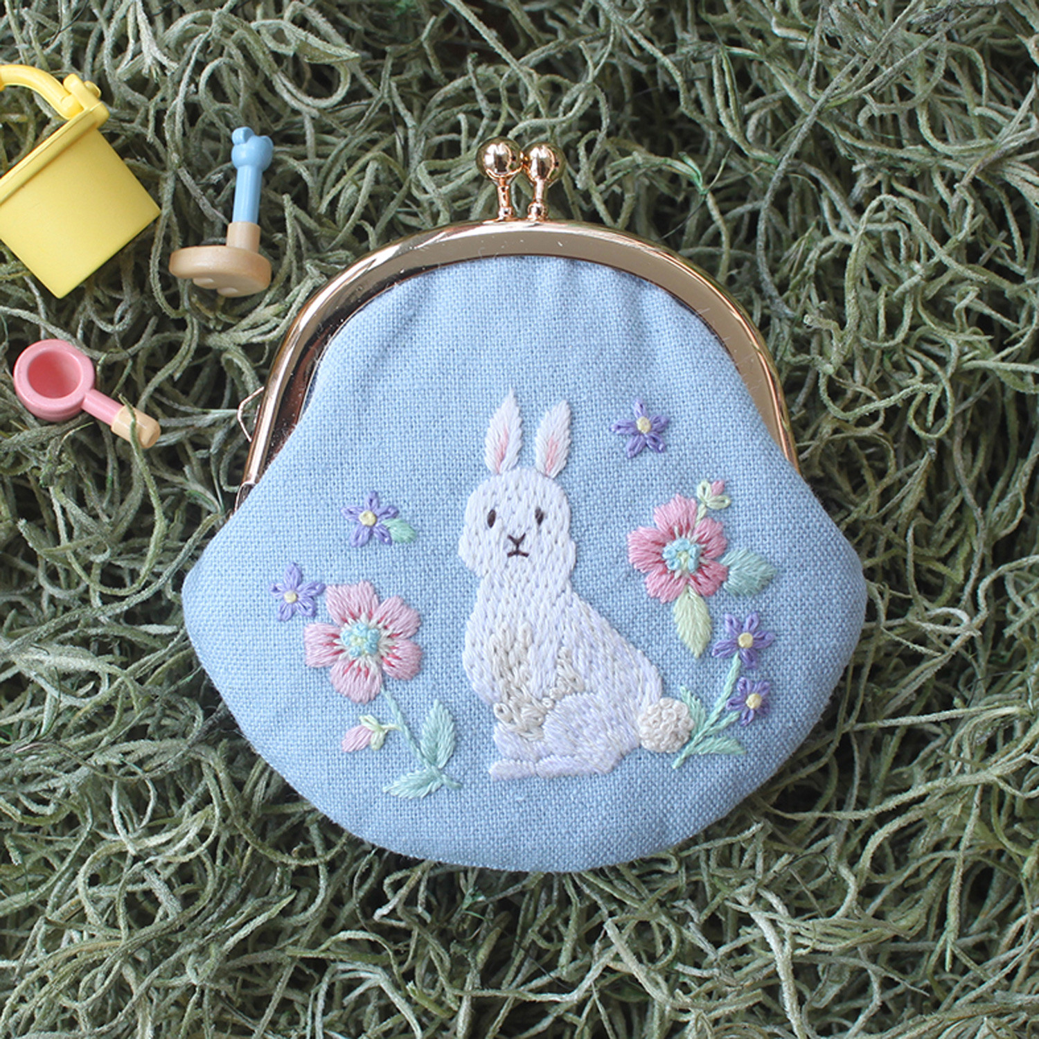 familiar ウサギとクマの刺繍ワッペン2枚セット - メルカリ