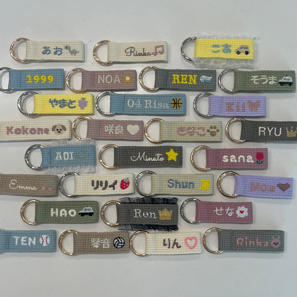 くすみカラー  名入れ 名前キーホルダー 刺繍ネームタグ 入園バッグ 登園バッグ 推し活 2枚目の画像