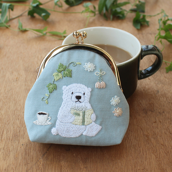 ラップケット ホワイト クマ刺繍付き しろくまさんと鬼雪だるまさん＞Chicchi刺繍キット - DMC