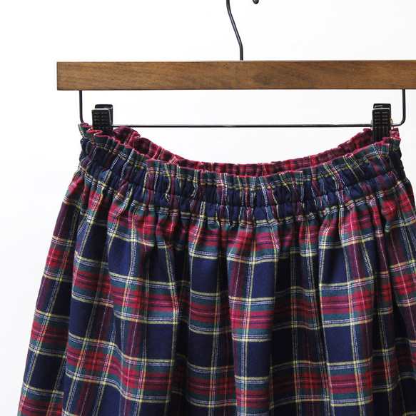 上品で大人な色合い タータンチェック ギャザースカート（ ネイビー × レッド ）紺  ポケット 7枚目の画像