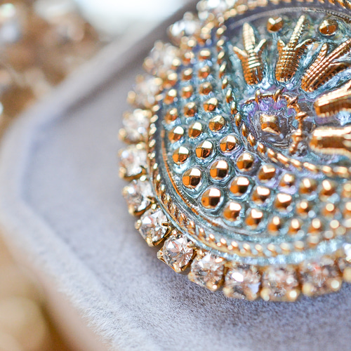 冬銀河】 ブローチ チェコガラスボタン ブローチ EMILIE 通販 16876950