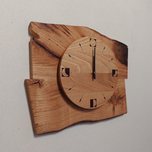 壁掛け時計 月の満ち欠け文字 【現品・ギフト対応・名入れ可】 ～クリ