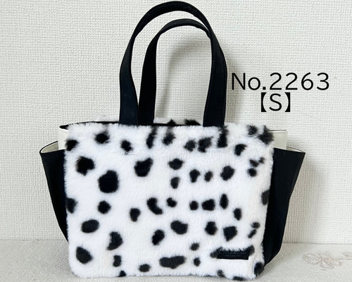 有馬かな調 クッションカバー タペストリー サンタ版 新品未開封 Munsingwear ビッグペンギンパターカバー（ネオマレット型対応