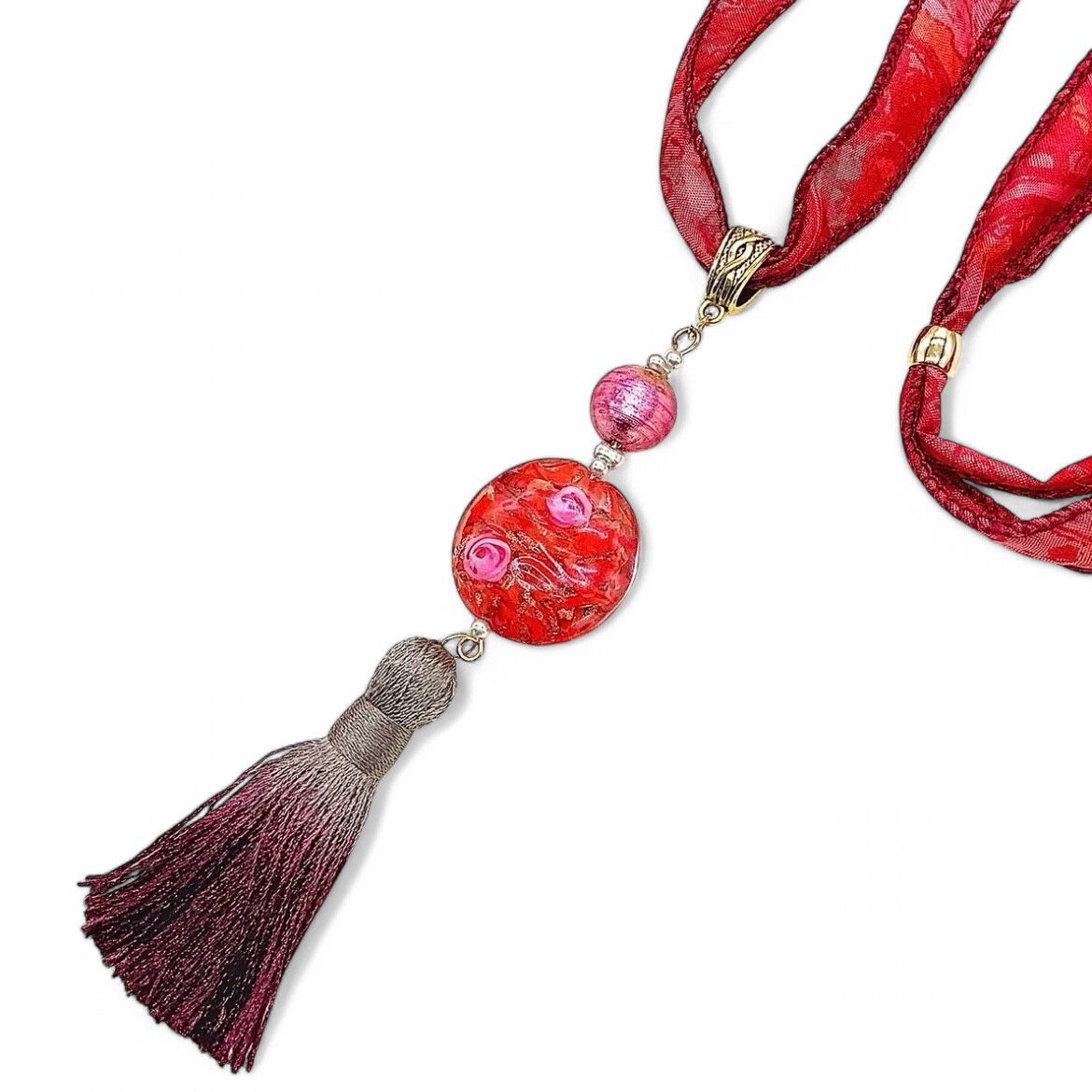 レッドインローズネックレス