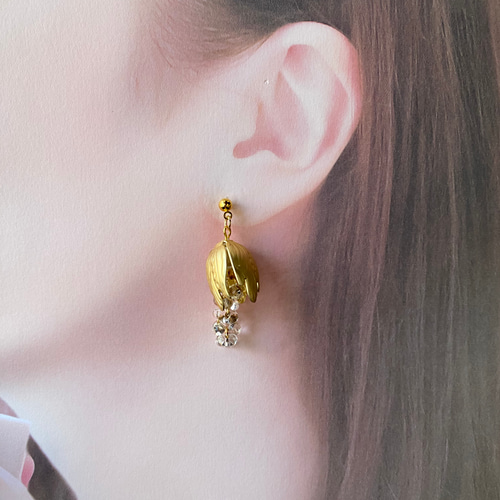 366 マット  ゴールド　オーバル　ピアス　イヤリング　ハンドメイド マットオーバル＆花びら 揺れパール ピアス イヤリング