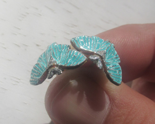 大好きカラーの虫さんピアス 大好きカラーの虫さんピアス