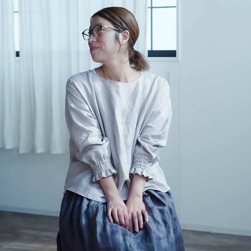 ■美品wafu. やみつきになる快適さ、袖くしゅリネントップス ブラウス　灰桜 wafu】リネンブラウス やみつきになる快適さ。袖くしゅリネントップス