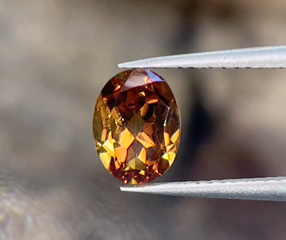 シトリン ゴールド ミックス ブラウン カラーの美しいシトリン ルース 1.60 カラット オーバル カット 天然宝石 