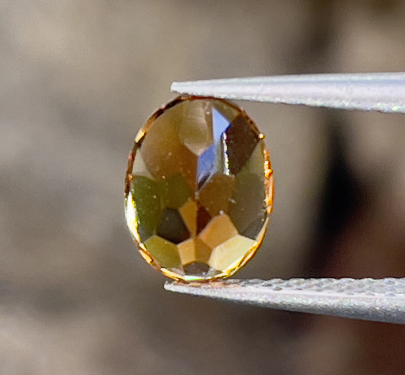 シトリン ゴールド ミックス ブラウン カラーの美しいシトリン ルース 1.60 カラット オーバル カット 天然宝石 