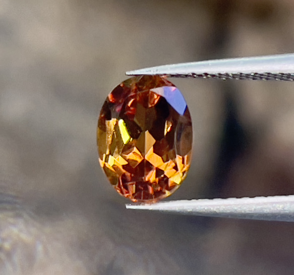 シトリン ゴールド ミックス ブラウン カラーの美しいシトリン ルース 1.60 カラット オーバル カット 天然宝石 