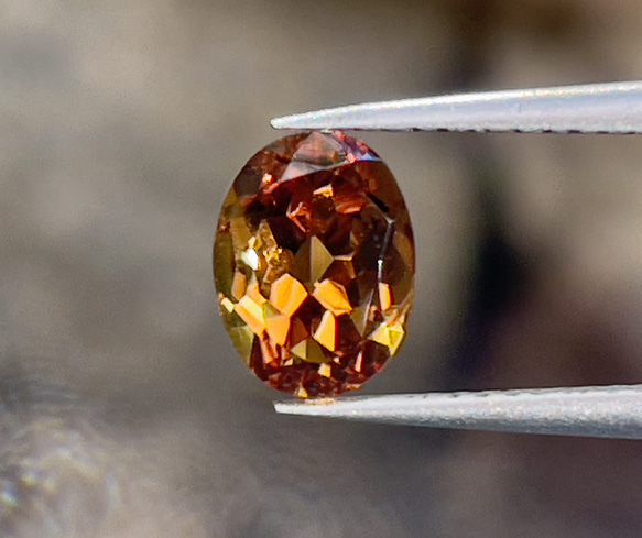 シトリン ゴールド ミックス ブラウン カラーの美しいシトリン ルース 1.60 カラット オーバル カット 天然宝石 
