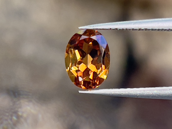 シトリン ゴールド ミックス ブラウン カラーの美しいシトリン ルース 1.60 カラット オーバル カット 天然宝石 
